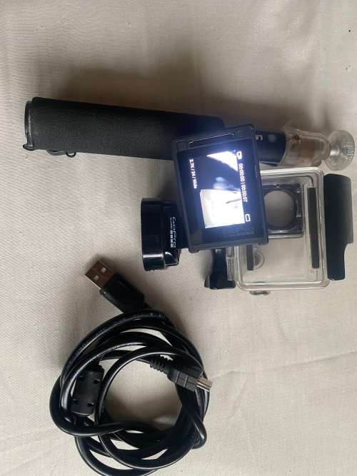 GOPRO HERO 4 SILVER WITH BUID IN LCD *BRACKET*CASING*USB CABLE * GOOD  CONDITION